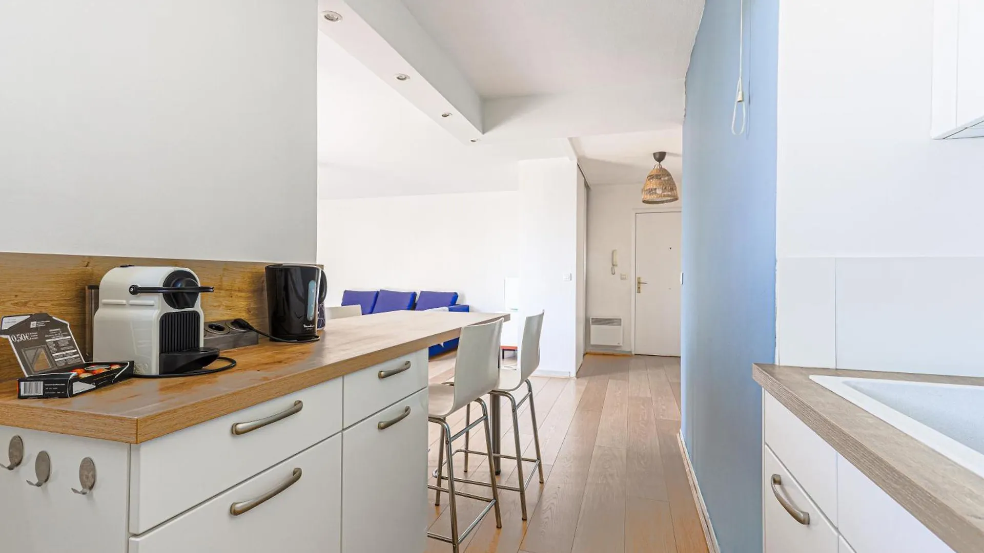 2 Pieces Coeur Vieux Nice Avec Stationnement 0*,