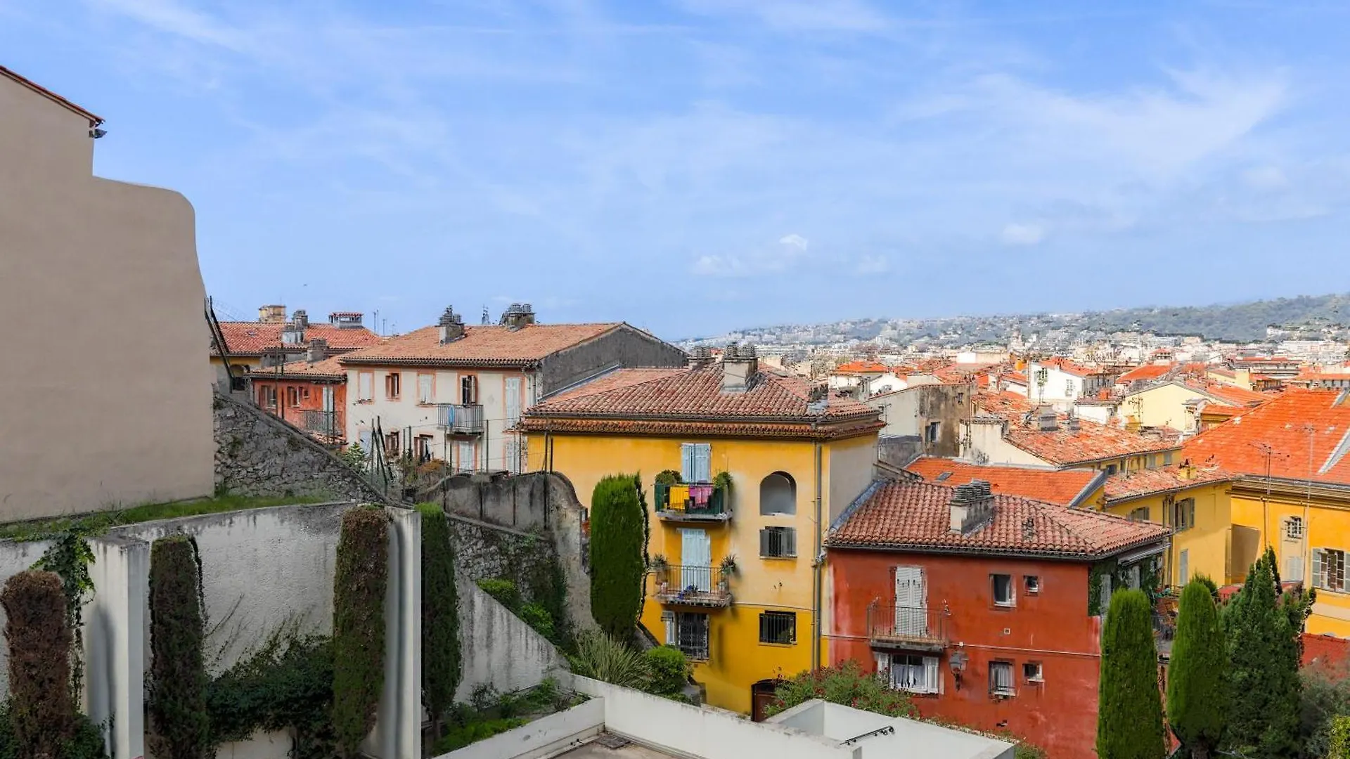 2 Pieces Coeur Vieux Nice Avec Stationnement 0*,  Франция